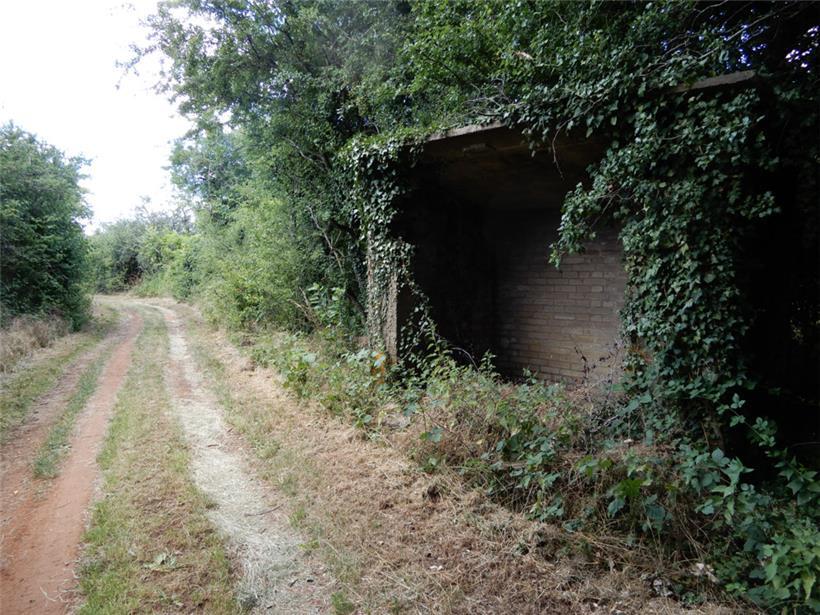 Bei dieser Materialbude trennten sich die Tramlinien: Eine Strecke geradeaus nach Kayl, die andere nach rechts nach Rümelingen
