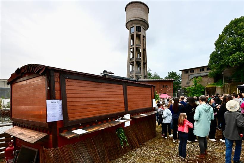 Bei einer Explosion dieses Foodtrucks wurden beim Usina24 fünf Menschen verletzt
