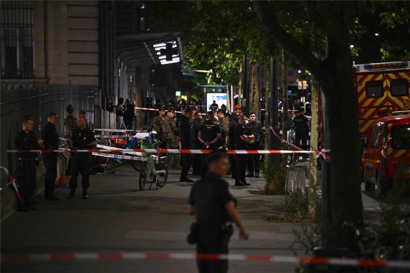 Bei einer Patrouille am Bahnhof Gare de l’Est wurde am Montag ein Soldat von einem Angreifer mit einem Messer verletzt
