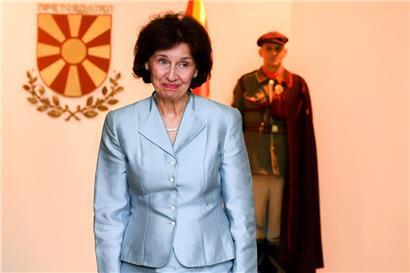 Bei ihrer Vereidigung bricht die neue Präsidentin Gordana Siljanovska-Davkova mit einer Vereinbarung
