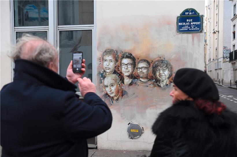 Beim Anschlag wurden der stellvertretende Chefredakteur Bernard Maris, die Karik...