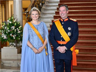Stéphanie und Guillaume im lässigen Casual Friday Outfit beim Besuch in Esch, entspannter Business-Look für den Freitag
