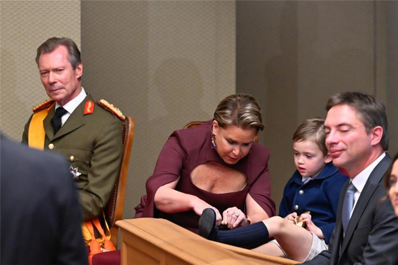 Beim Binden der Schuhe musste Großherzogin Maria Teresa selbst Hand anlegen
