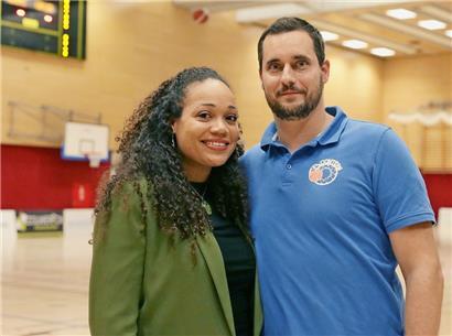 Beim Duell der Eheleute auf der Trainerbank durfte am Ende Conterns Coach Gabor Boros die Halle in Differdingen als Sieger verlassen und ist jetzt wieder „Fan Nummer eins“ seiner Frau Tara Booker
