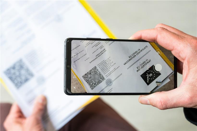 Beim „EU Digital Covid Certificate“ gehe es laut Minister unter anderem darum, die aktuellen Papierzertifikate fälschungssicher zu machen
