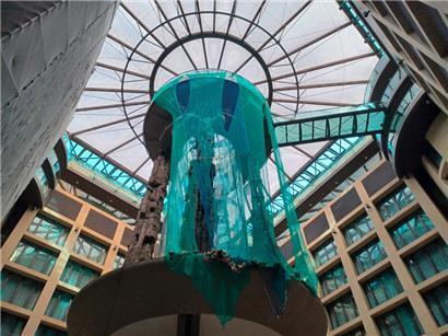 Beim Platzen der rund 16 Meter hohen Wassersäule in einer Hotellobby war Mitte Dezember schlagartig eine Million Liter Wasser ausgelaufen
