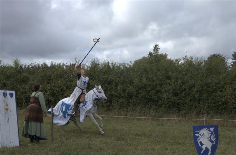 Beim Ritterturnier konnten die noblen Teilnehmer ihre Reitkünste unter Beweis st...