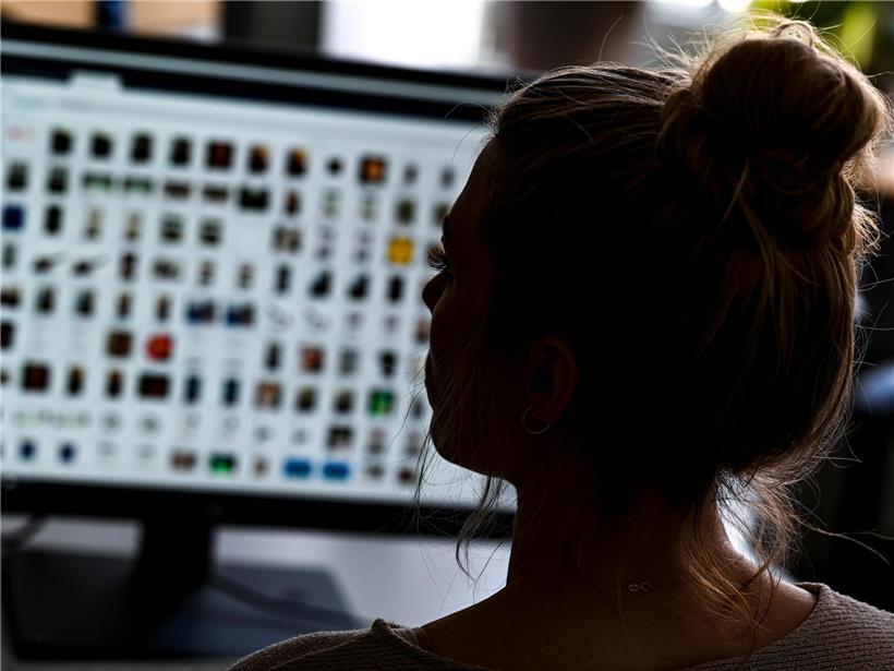 Digitaler Kinderschutz: Symbolbild zeigt unvollständigen Schutz von Kindern im Internet, Verbesserungspotenzial sichtbar