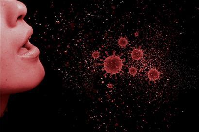 Beim lauten Sprechen und Singen stößt ein Mensch mit dem Coronavirus mehr infizierte Tröpfchen aus als beim normalen Reden
