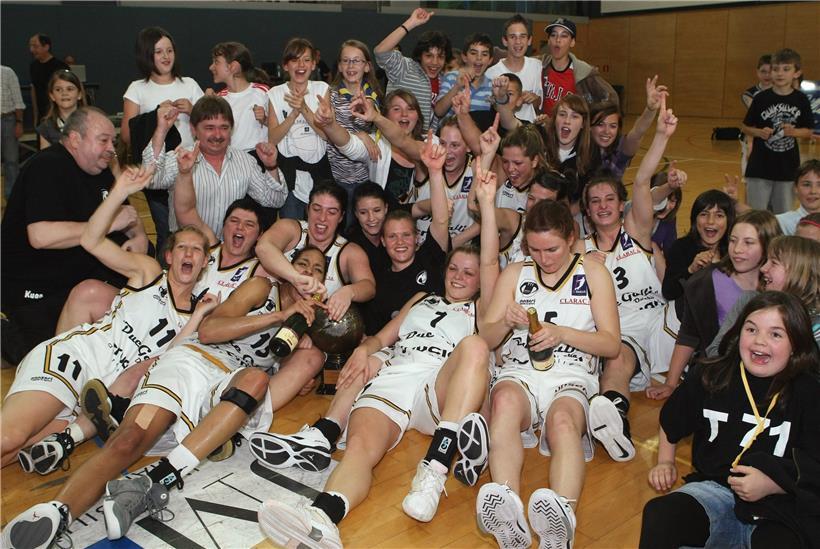 Beim letzten Titel der T71-Damen im Jahr 2009 dabei: Pascale Hut (Nr. 11) und Rachel Wagener (Nr. 7)
