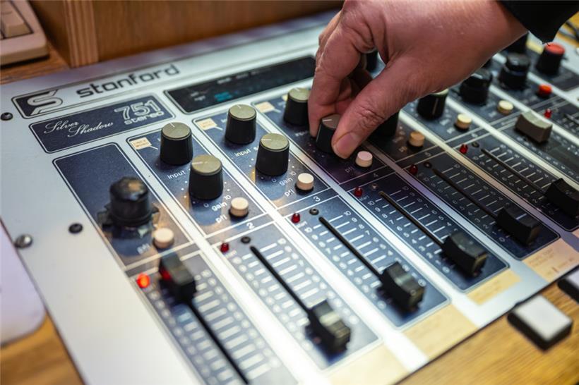 Beim technischen Material der Lokalradios kommen zum Teil auch gebrauchte und reparierte Geräte zum Einsatz
