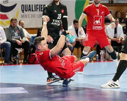 Ben Weyer und die FLH-Auswahl taten sich in der ersten Halbzeit im Angriff schwer
