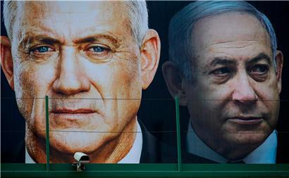 Benny Gantz und Benjamin Netanjahu auf alten Wahlplakaten: Beide versuchen, einen vierten Urnengang zu vermeiden
