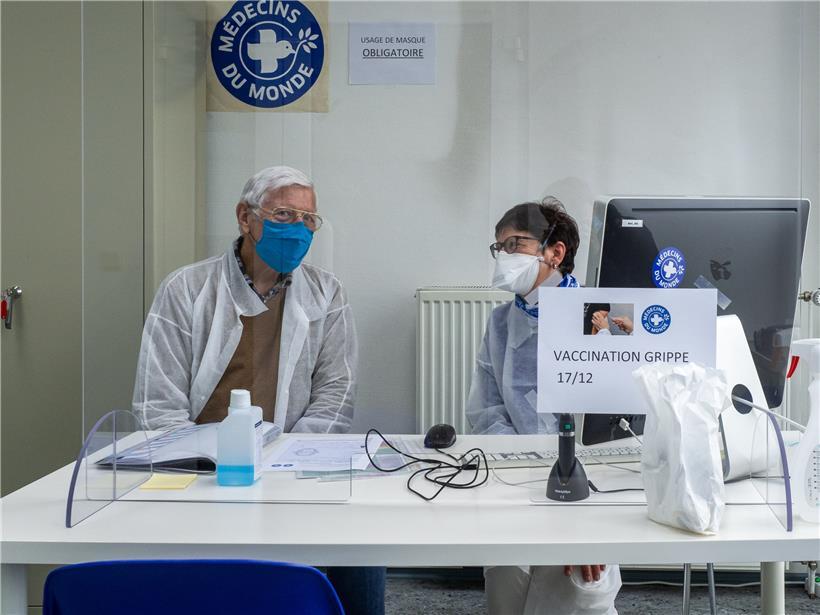 Bereit für den nächsten Patienten: Ein Arzt und eine Krankenschwester von „Médecins du Monde“
