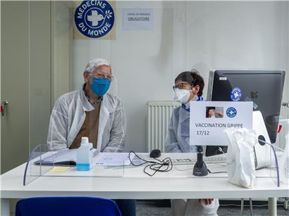 Bereit für den nächsten Patienten: Ein Arzt und eine Krankenschwester von „Médecins du Monde“

