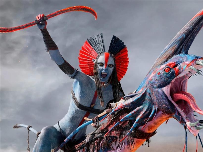 Kämpfende Menschen in Aktion bei einer intensiven Auseinandersetzung im urbanen Umfeld