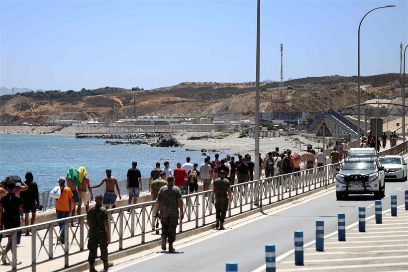 Bereits am Sonntag kehrten die meisten der irregulären Migranten in Ceuta wieder nach Marokko zurück