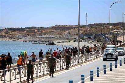 Bereits am Sonntag kehrten die meisten der irregulären Migranten in Ceuta wieder nach Marokko zurück