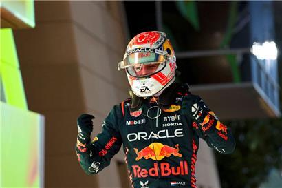 Bereits nach dem Auftaktrennen stellt sich die Frage, wer Max Verstappen in dieser Saison stoppen soll
