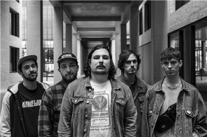 Bereits vor dem Release ihrer neuen Single „Defcon One“ hat Blanket Hill durch den Verkauf von T-Shirts Spenden für die amerikanische Bewegung „Black Lives Matter“ gesammelt
