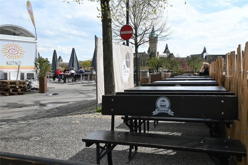 Bereits vor der offiziellen Eröffnung des „Mäertchen“ waren die Sitzmöglichkeite...