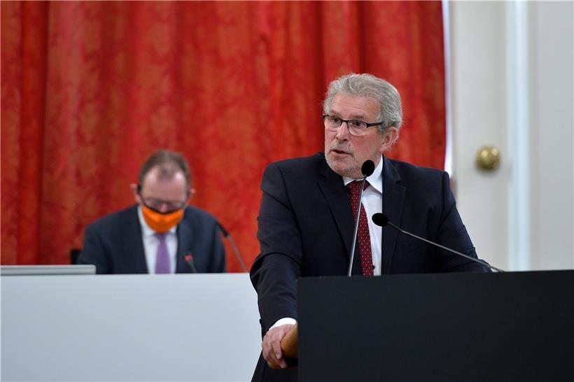 Berichterstatter Mars Di Bartolomeo versuchte zur Einigkeit im Kampf gegen das Virus aufzurufen. Die Oppositionsparteien stimmten dennoch gegen das neue Covid-Gesetz. 
