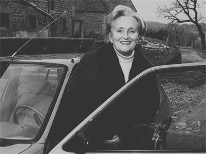 Porträt von Bernadette Chirac, französische Politikerin und ehemalige First Lady, symbolisch für Nachrufe und Gedenken