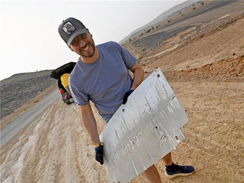 Vier Luxemburger, zwei Twingos, hundert Geschichten Beschädigte Betonbodenplatte mit sichtbaren Rissen und Abplatzungen, Baumängel und Sanierungsbedarf sichtbar