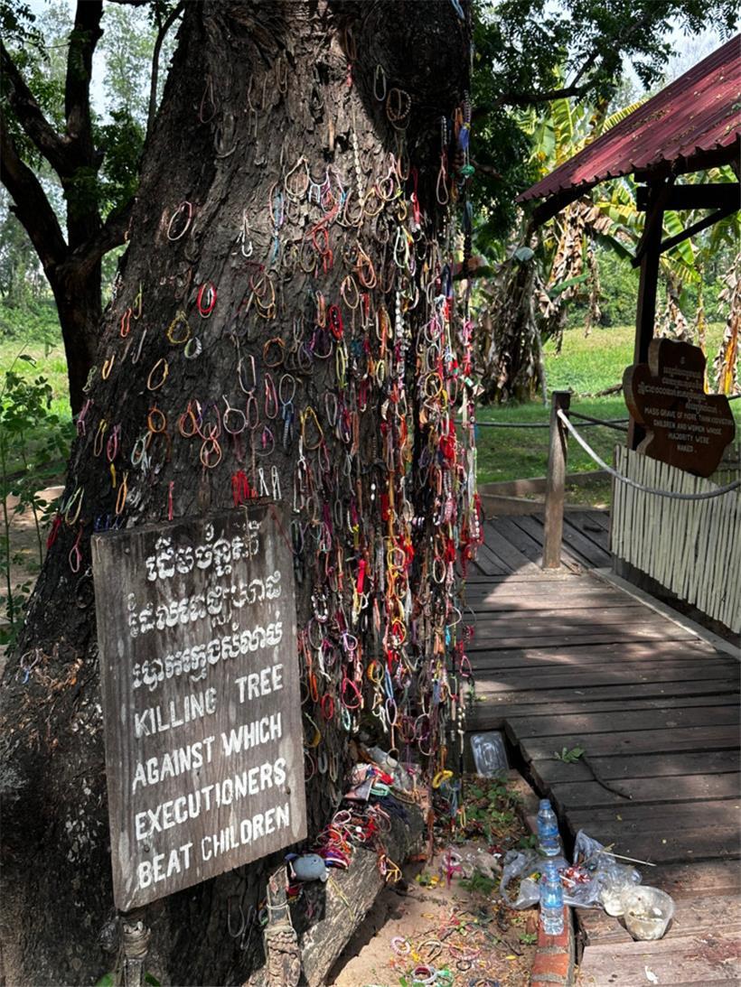 Besichtigung der sogenannten „Killing Fields“
