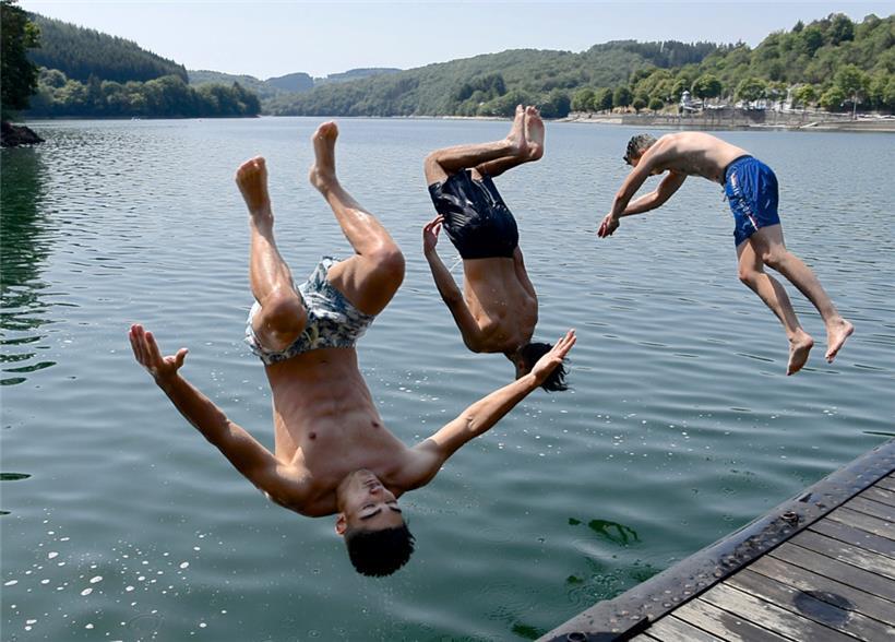 Besonders die verlängerten Wochenenden im Sommer könnten manche Arbeitnehmer nutzen, um einen Abstecher zum Stausee zu machen
