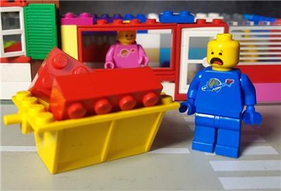 Besonders diese roten und gelben Legosteine können recht viel Cadmium enthalten 
