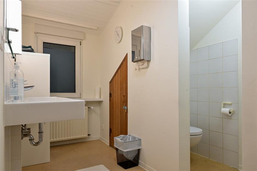 Besonders schätzen die Nutzerinnen das Badezimmer, in dem sie ungestört duschen ...