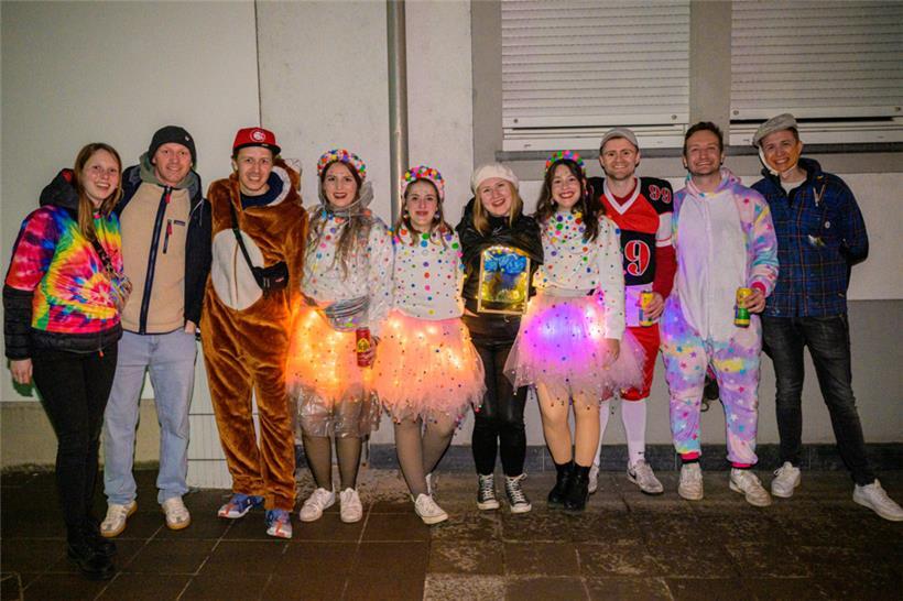 Besonders viel Mühe hatten sich die Damen mit den leuchtenden Kostümen in der Mi...