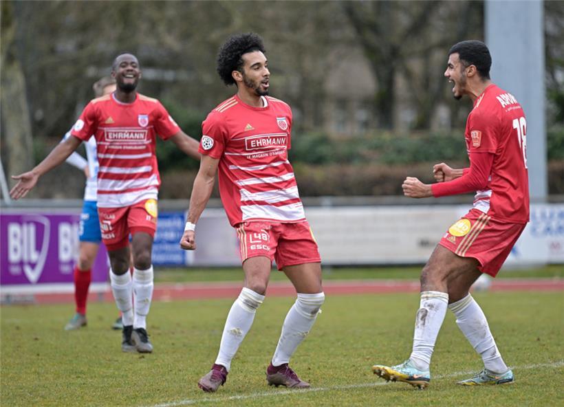Beste Freunde und jetzt auch Teamkollegen: Kevin Quinol (M.) und Ilyess Jeridi (r.)
