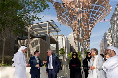 Besuch am Standort der Weltausstellung 2020 in Dubai. Damit alles zur Eröffnung im Oktober bereit ist, sind derzeit 52.000 Arbeiter hier beschäftigt.
