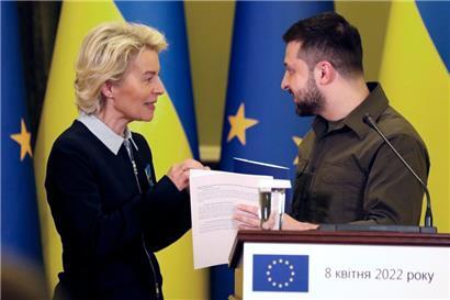 Besuch ja, Beitritt na ja: Kommissionspräsidentin Von der Leyen reiste nach Kiew, in Brüssel tritt man trotzdem auf die Bremse
