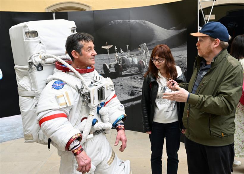 Besucher konnten sich mit echten Astronauten über deren Arbeit unterhalten
