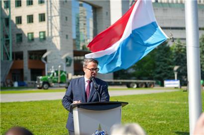 Bettel am Mittwoch beim Hissen der Luxemburger Flagge in Ottawa
