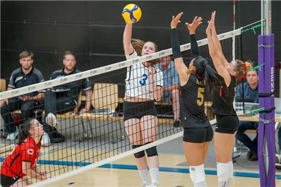 Betty Hoffmann (in Weiß) und die FLVB-Damen wollen in Estland endlich den ersten Satzgewinn in der diesjährigen Silver League einfahren
