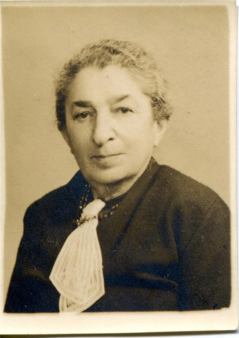 Betty Uhlmann um 1940. Die Mutter von Richard Hellmann kam am 10.11.1941 ins  Sammellager für Juden nach Fünfbrunnen. Sie starb dort am 14.1.1942.
