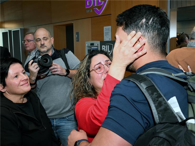 „Ich bin froh, wieder Luxemburger Boden unter den Füßen zu haben“ – Zwei Jets mit Evakuierten sind g