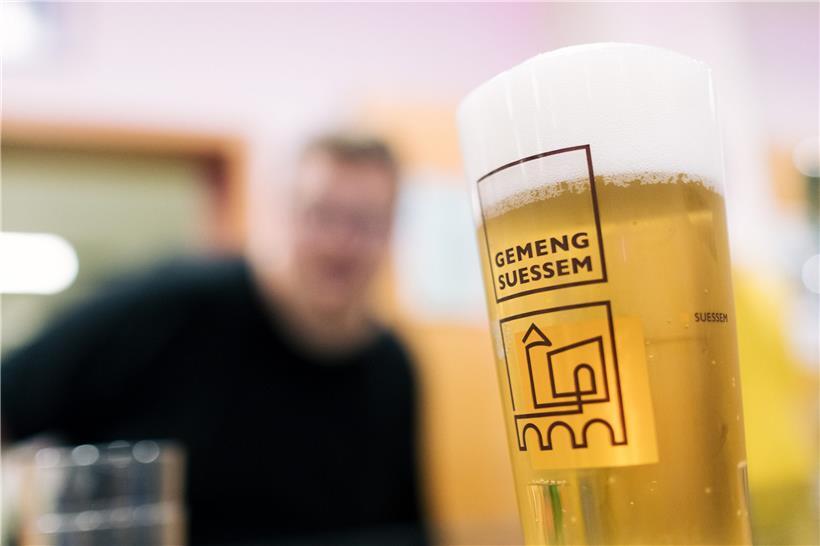 Bewusst genießen, umweltschonend spülen und Plastik sparen. Sanem schafft eine Mehrwegbecherspülanlage an. Andere Gemeinden dürfen ihre Becher auch dort spülen lassen. 
