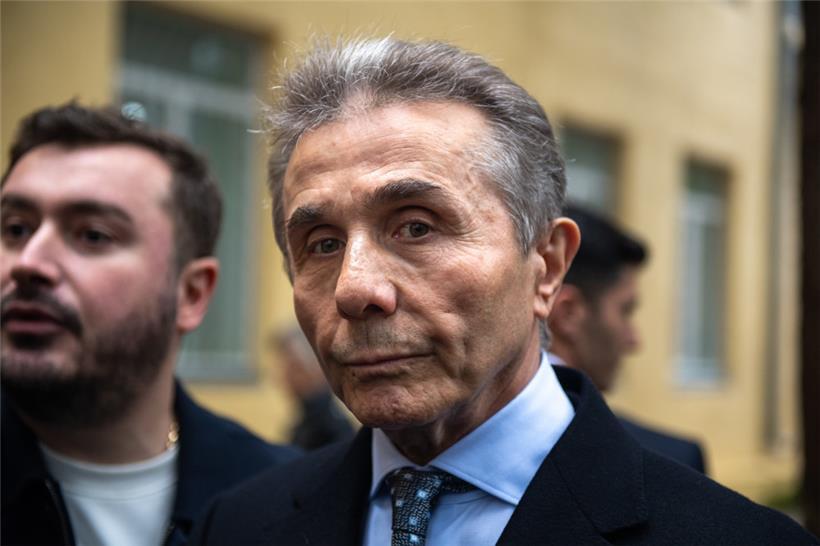 Bidsina Iwanischwili, der in Russland zum Milliardär gewordene Parteigründer und Führer der von ihm gegründeten Partei Georgischer Traum, nach der Stimmabgabe bei den Parlamentswahlen in Georgien
