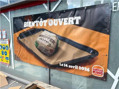 Burger King Außenansicht in Belval mit Schild „Bientôt ouvert“ – baldige Eröffnung für Fast-Food-Fans