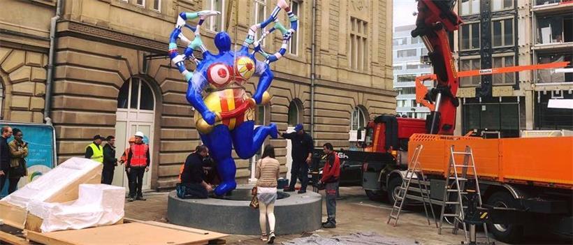 Nanas Rückkehr: Statue „La Grande Tempérance“ steht wieder auf ihrem Sockel in Luxemburg-Stadt 