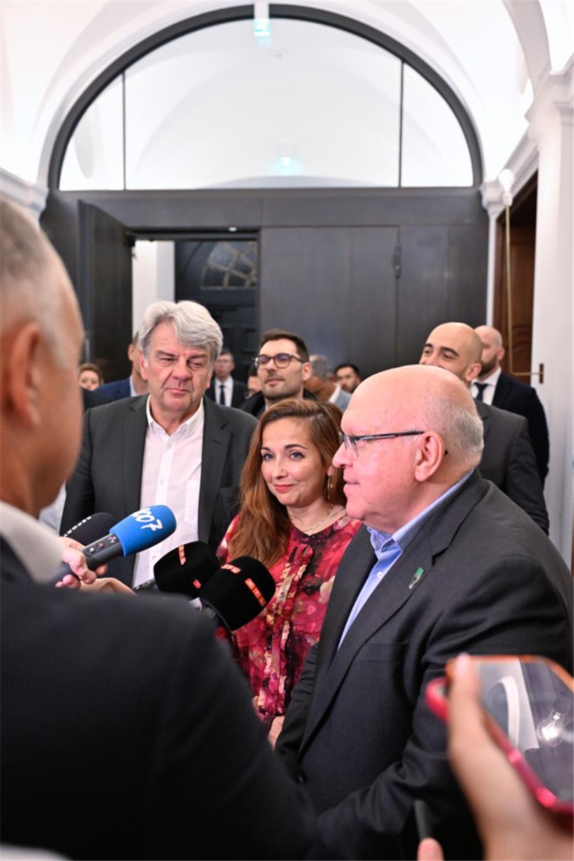 Nach acht Stunden Verhandlungen: Dritte Sozialrunde auf September vertagt 