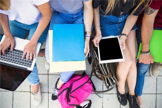 Die Handyreduktion an Sekundarschulen kann zu mehr Bewegung im Schulalltag beitragen 