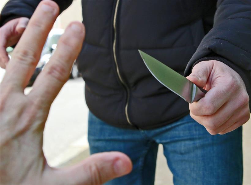 Zwei Betrunkene streiten sich in Oberpallen – dann zieht einer ein Messer 