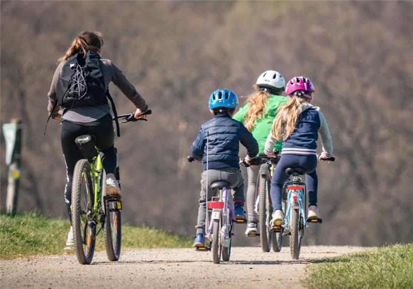 Bewegung statt Bildschirm: Brauchen unsere Grundschulkinder neue Schulzeiten? 