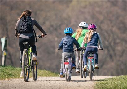 Bewegung statt Bildschirm: Brauchen unsere Grundschulkinder neue Schulzeiten?